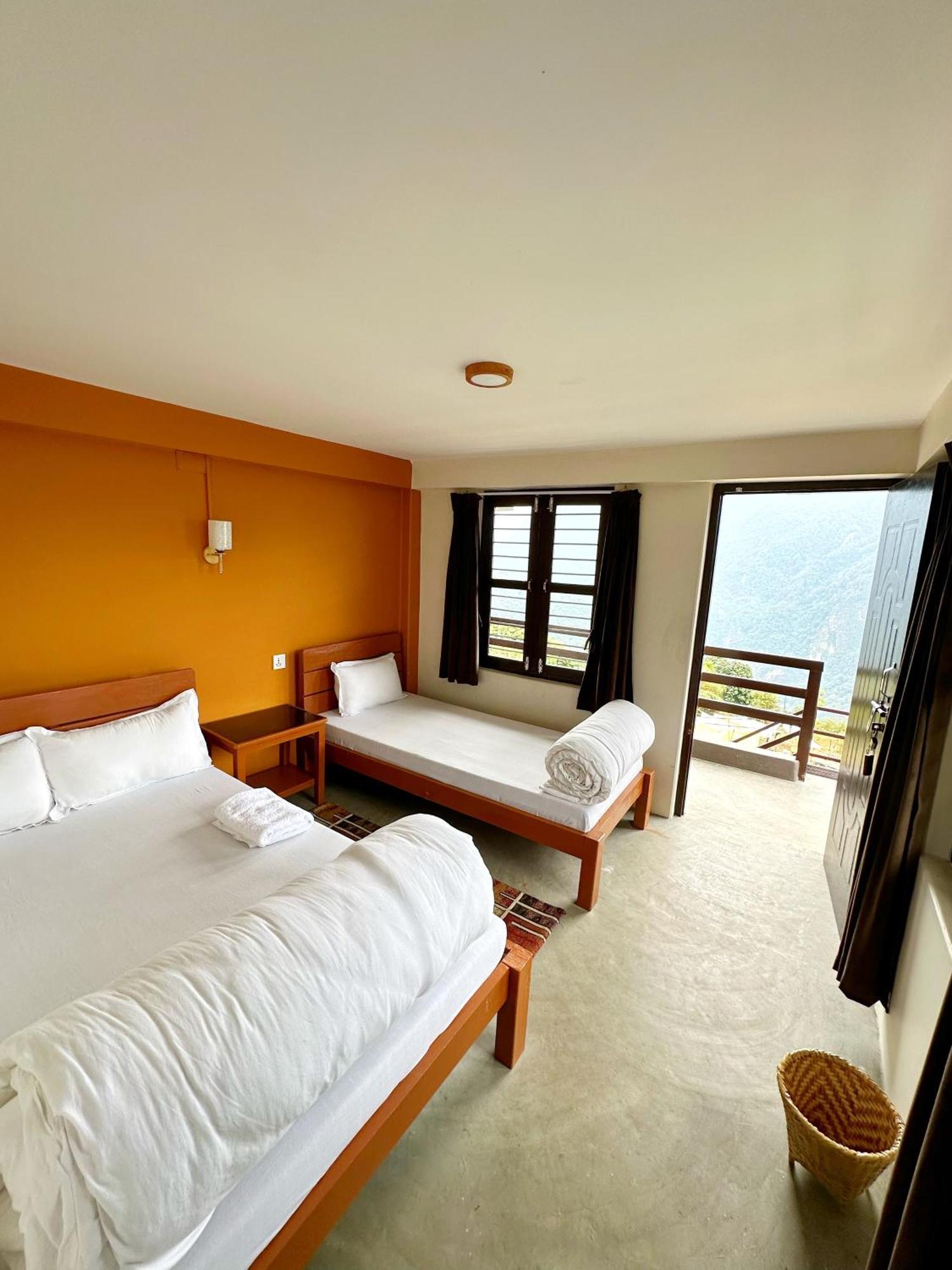 Hill Top Lodge Ghandruk Astam Екстериор снимка